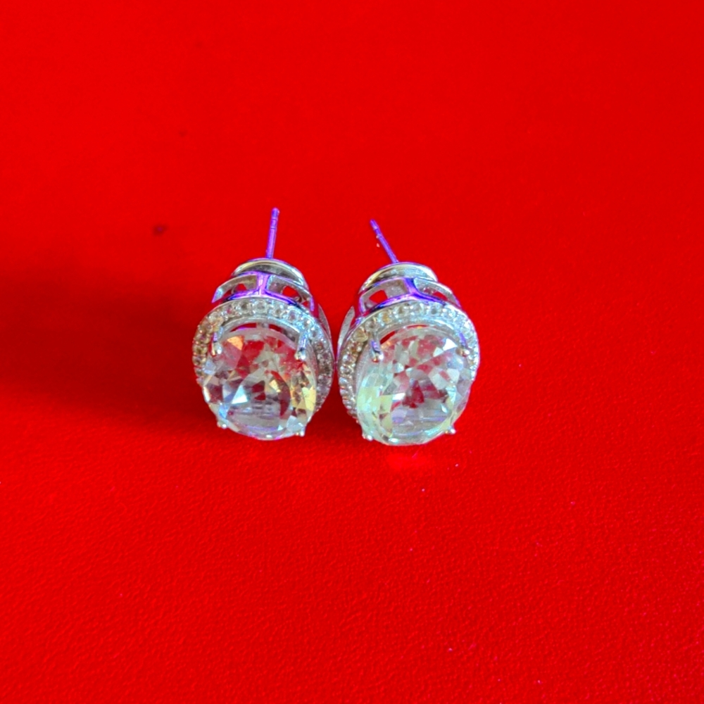 NWOT Light Peridot Earrings